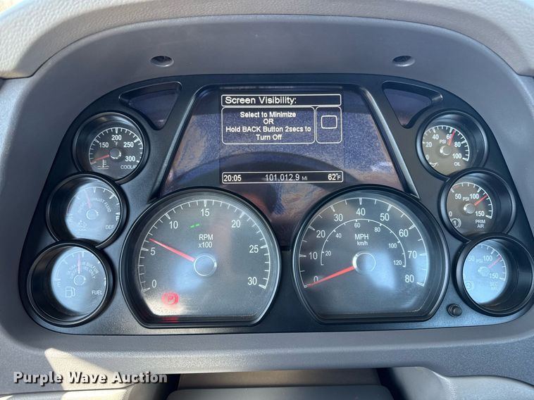 image for item EG2668 2015 Peterbilt 579 semi truck