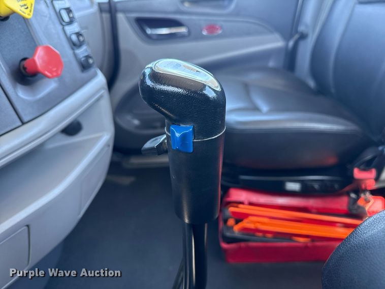 image for item EG2668 2015 Peterbilt 579 semi truck