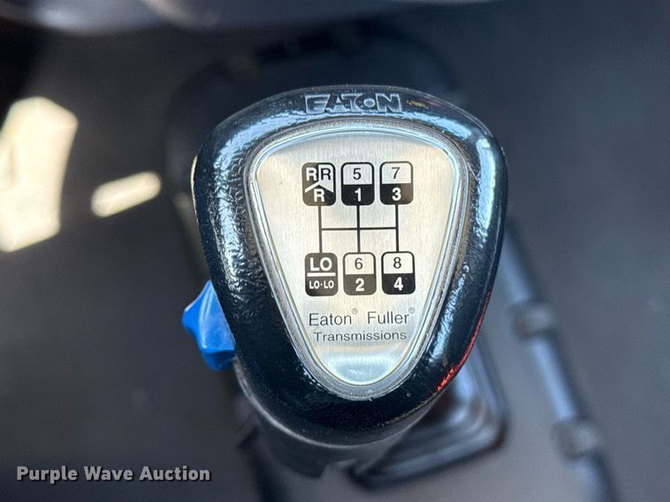 image for item EG2668 2015 Peterbilt 579 semi truck