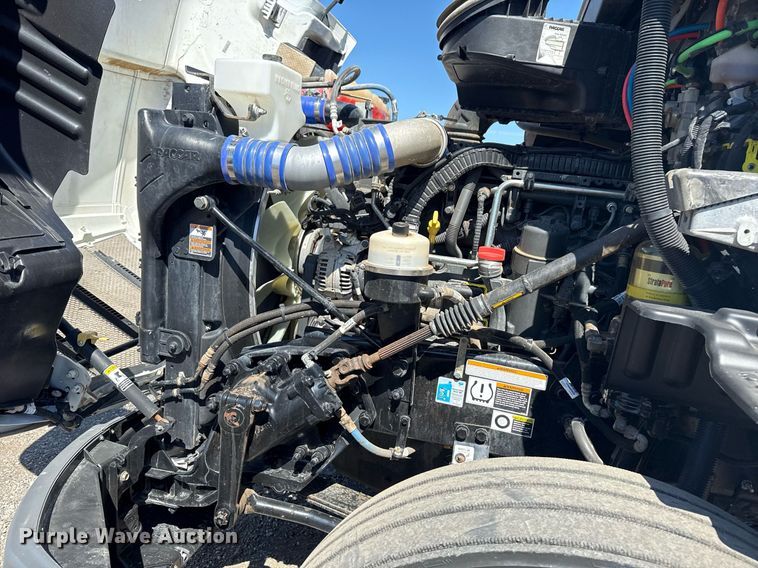 image for item EG2668 2015 Peterbilt 579 semi truck