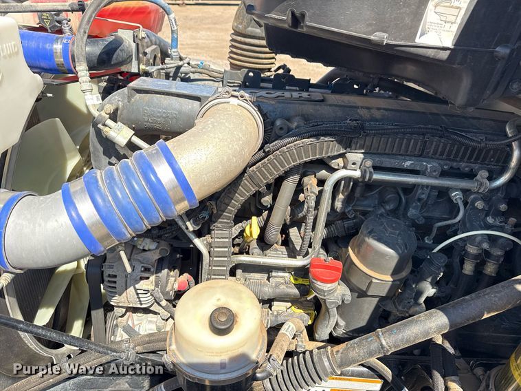 image for item EG2668 2015 Peterbilt 579 semi truck