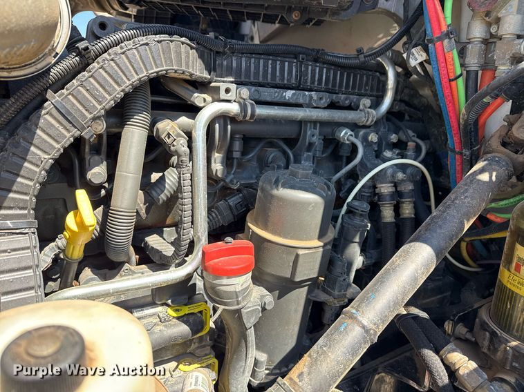 image for item EG2668 2015 Peterbilt 579 semi truck