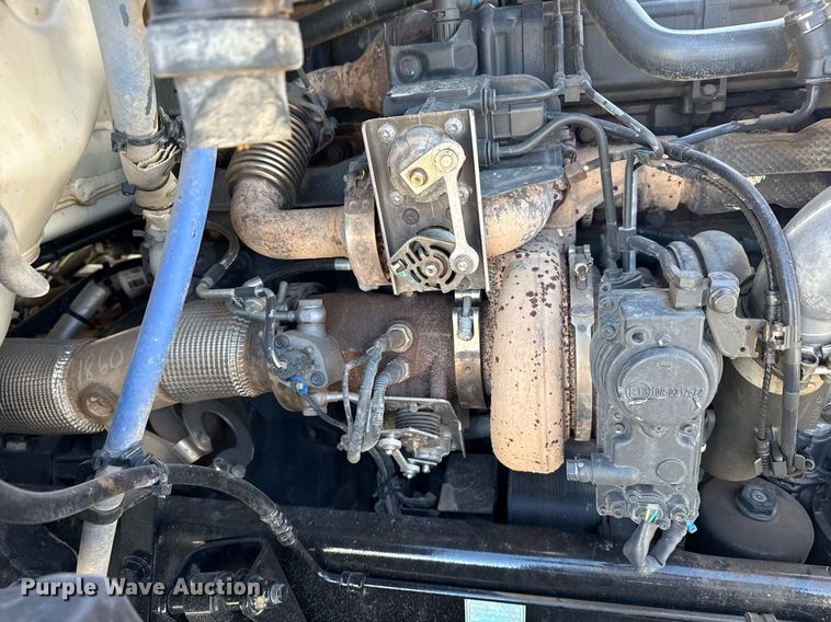 image for item EG2668 2015 Peterbilt 579 semi truck