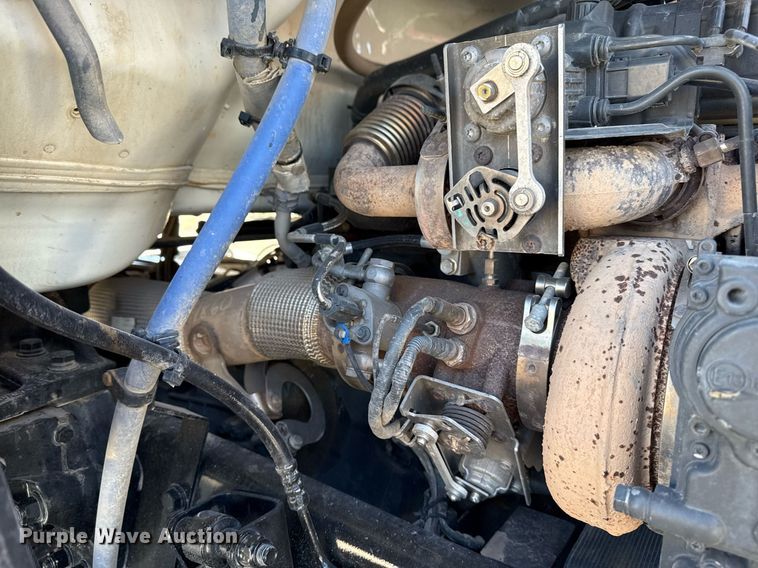 image for item EG2668 2015 Peterbilt 579 semi truck