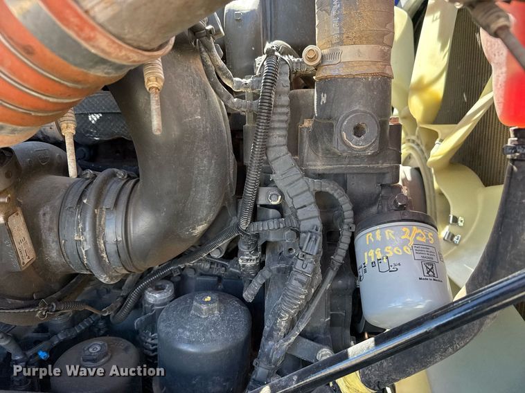 image for item EG2668 2015 Peterbilt 579 semi truck