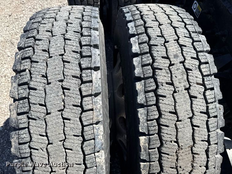 image for item EG2668 2015 Peterbilt 579 semi truck