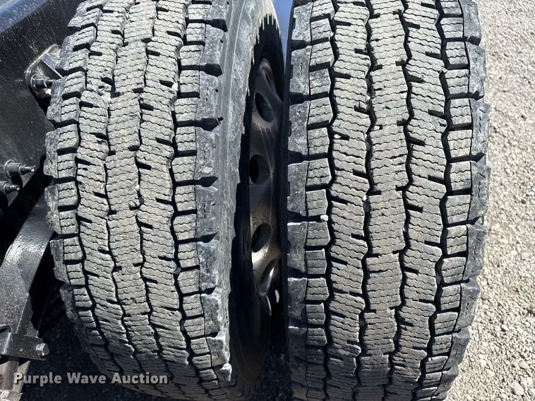 image for item EG2668 2015 Peterbilt 579 semi truck