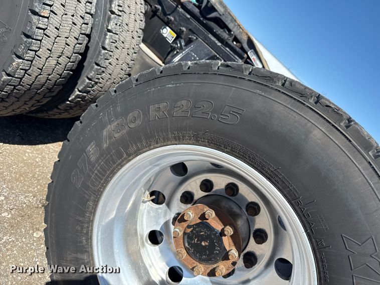 image for item EG2668 2015 Peterbilt 579 semi truck