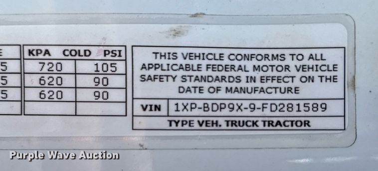 image for item EG2668 2015 Peterbilt 579 semi truck