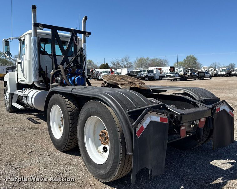 image for item EG5672 2016 Mack CHU semi truck