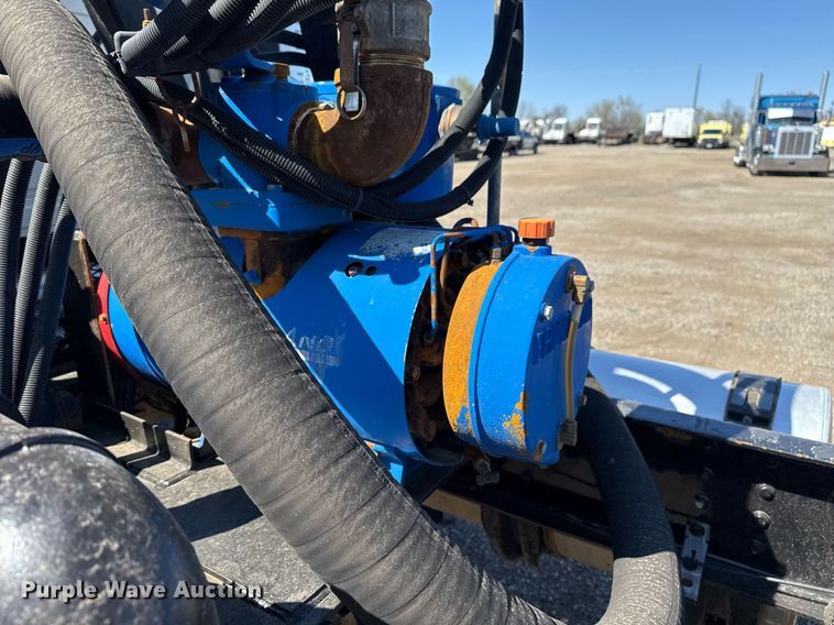 image for item EG5672 2016 Mack CHU semi truck