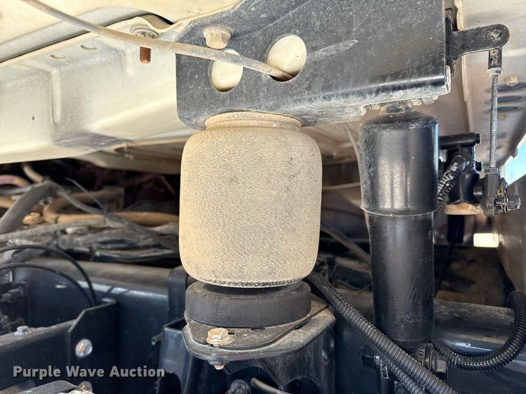 image for item EG5672 2016 Mack CHU semi truck