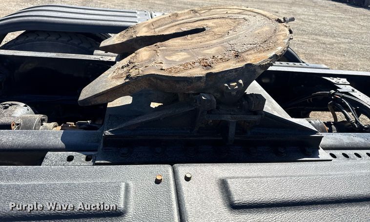 image for item EG5672 2016 Mack CHU semi truck