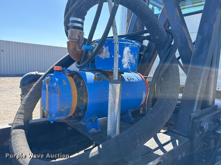 image for item EG5672 2016 Mack CHU semi truck