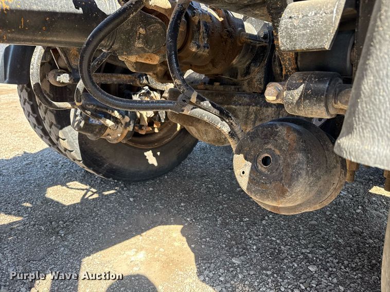 image for item EG5672 2016 Mack CHU semi truck