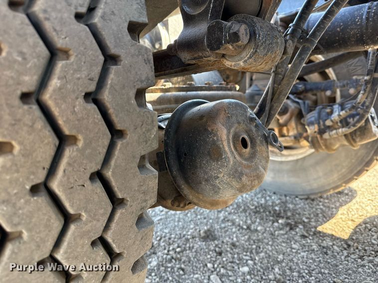 image for item EG5672 2016 Mack CHU semi truck