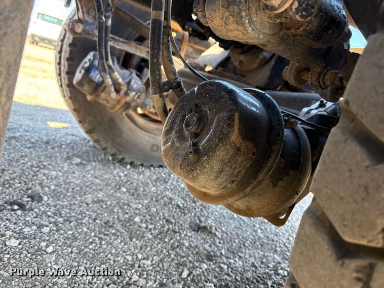 image for item EG5672 2016 Mack CHU semi truck