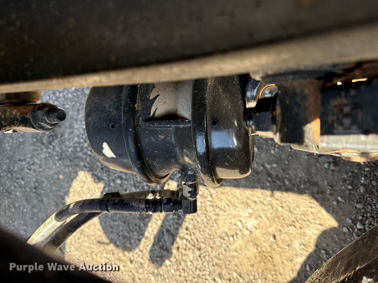 image for item EG5672 2016 Mack CHU semi truck