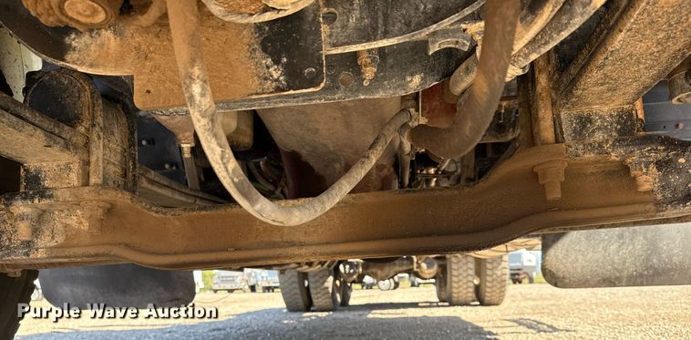 image for item EG5672 2016 Mack CHU semi truck