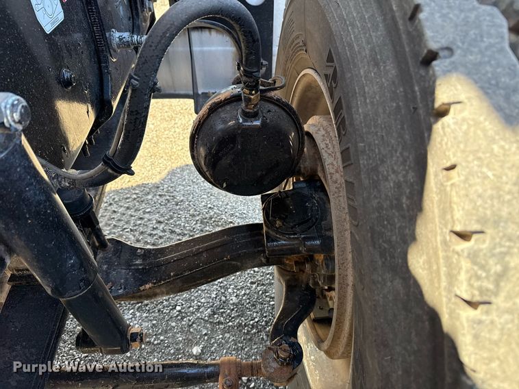 image for item EG5672 2016 Mack CHU semi truck