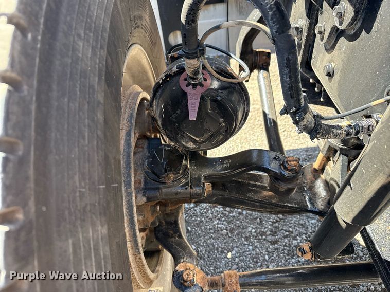 image for item EG5672 2016 Mack CHU semi truck