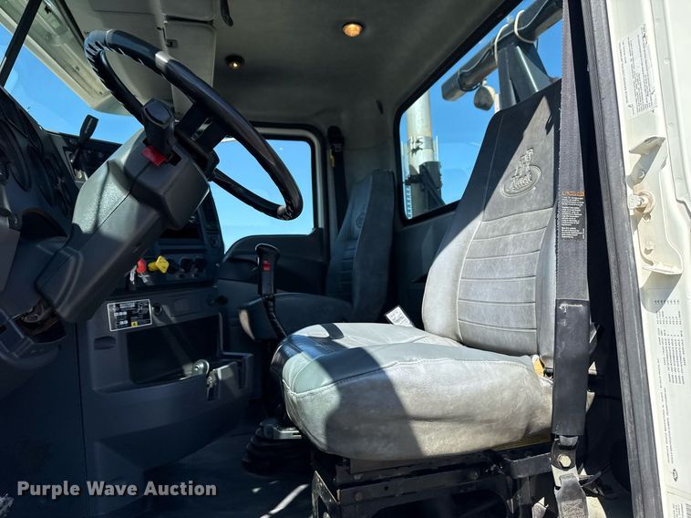 image for item EG5672 2016 Mack CHU semi truck