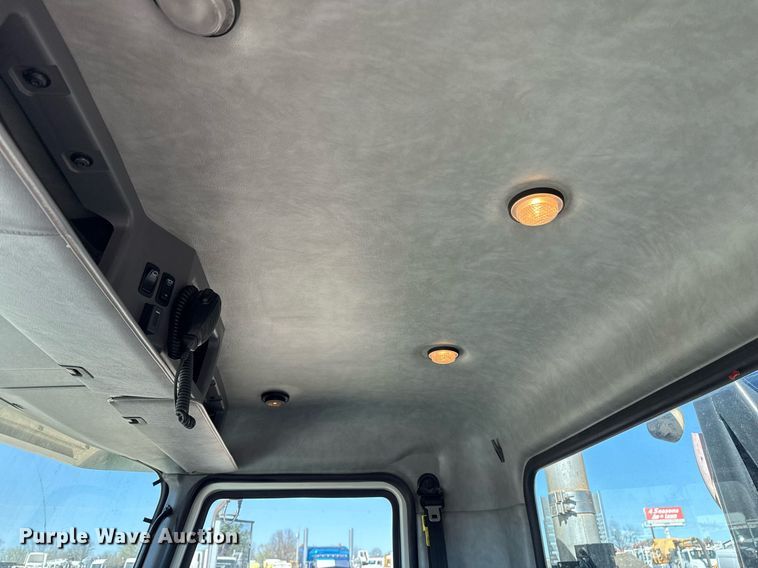 image for item EG5672 2016 Mack CHU semi truck