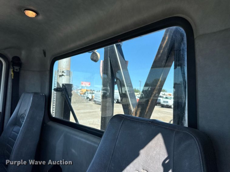 image for item EG5672 2016 Mack CHU semi truck