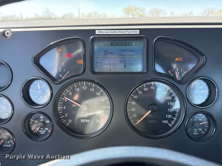 image for item EG5672 2016 Mack CHU semi truck