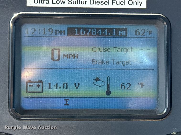 image for item EG5672 2016 Mack CHU semi truck