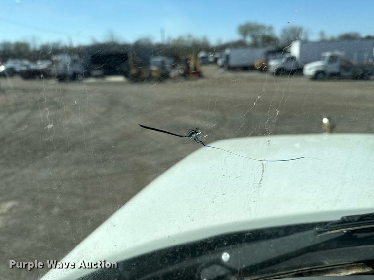 image for item EG5672 2016 Mack CHU semi truck