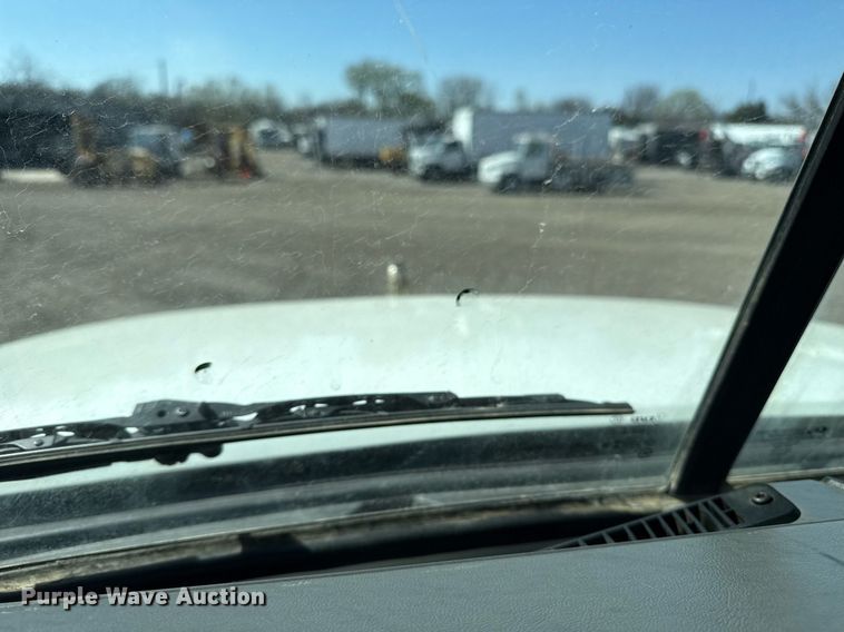 image for item EG5672 2016 Mack CHU semi truck