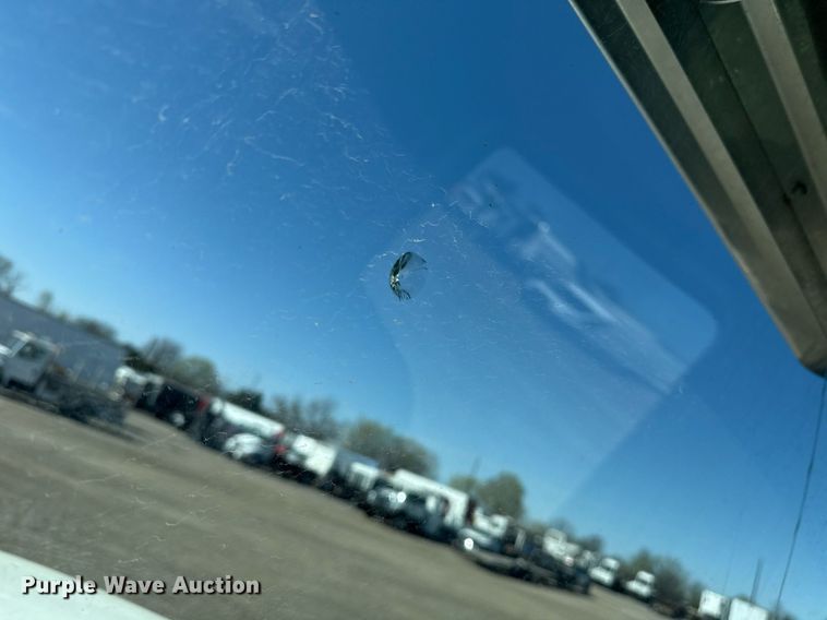 image for item EG5672 2016 Mack CHU semi truck