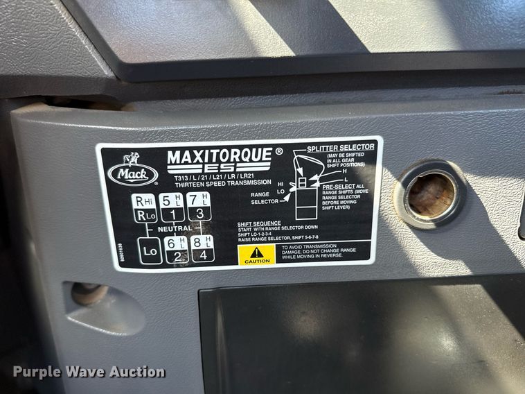 image for item EG5672 2016 Mack CHU semi truck