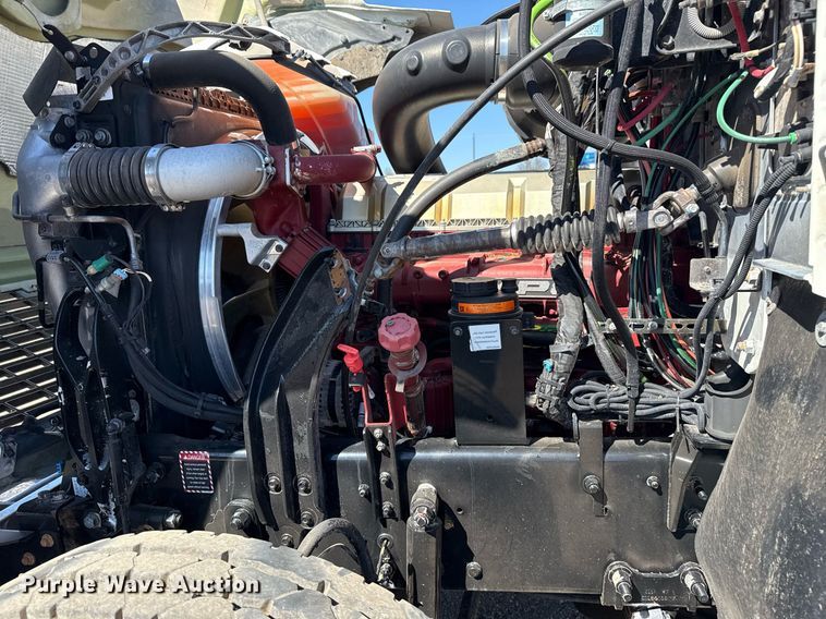 image for item EG5672 2016 Mack CHU semi truck