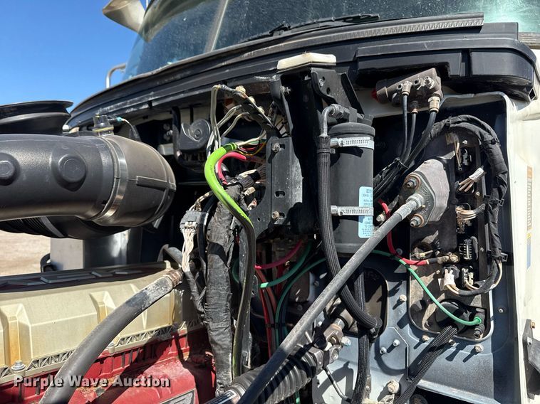 image for item EG5672 2016 Mack CHU semi truck