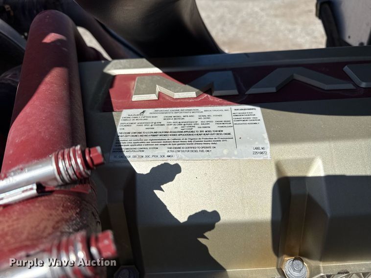 image for item EG5672 2016 Mack CHU semi truck