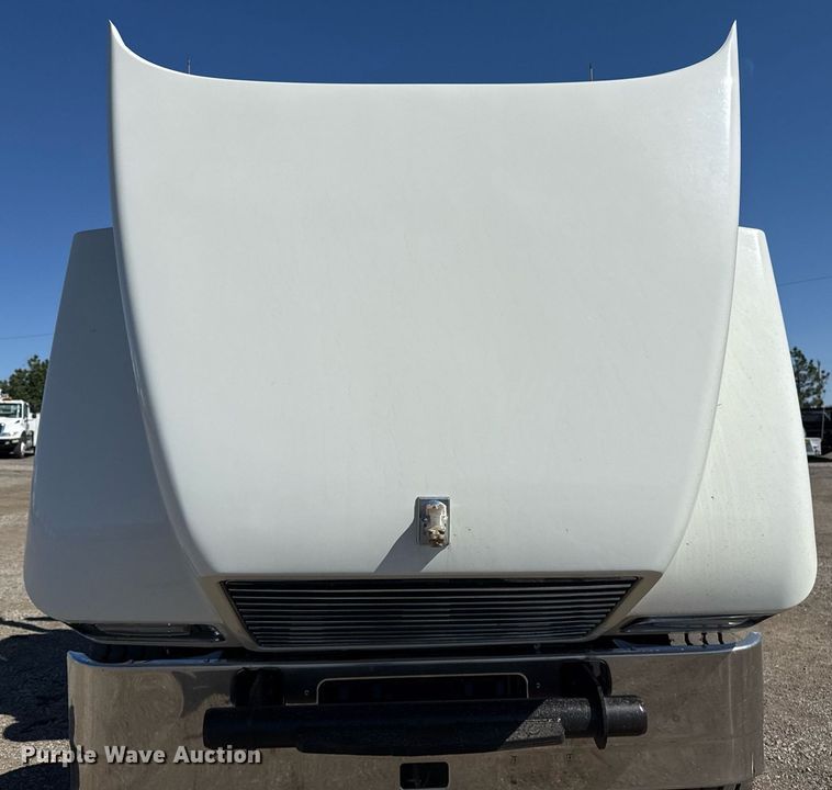 image for item EG5672 2016 Mack CHU semi truck