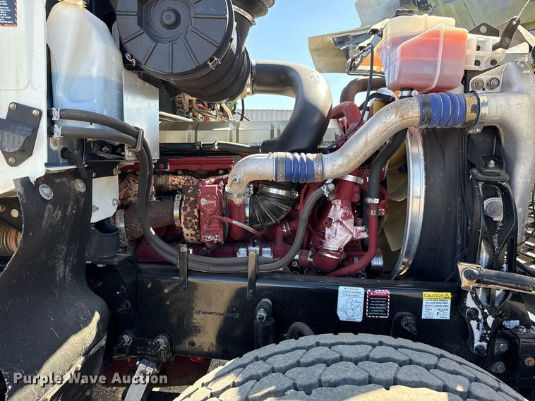 image for item EG5672 2016 Mack CHU semi truck