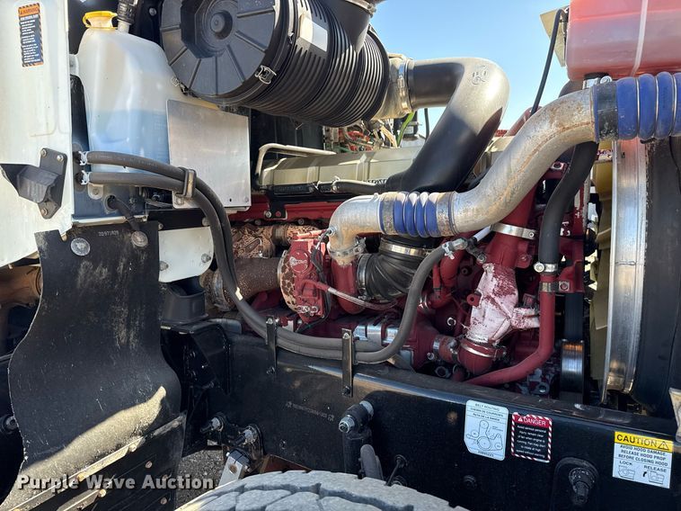 image for item EG5672 2016 Mack CHU semi truck