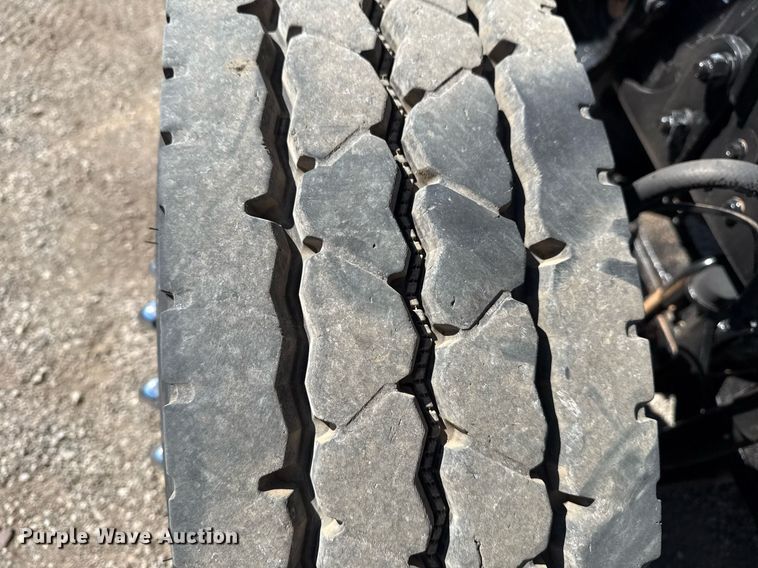 image for item EG5672 2016 Mack CHU semi truck