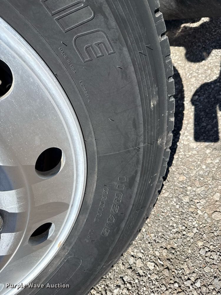 image for item EG5672 2016 Mack CHU semi truck