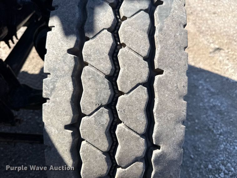 image for item EG5672 2016 Mack CHU semi truck