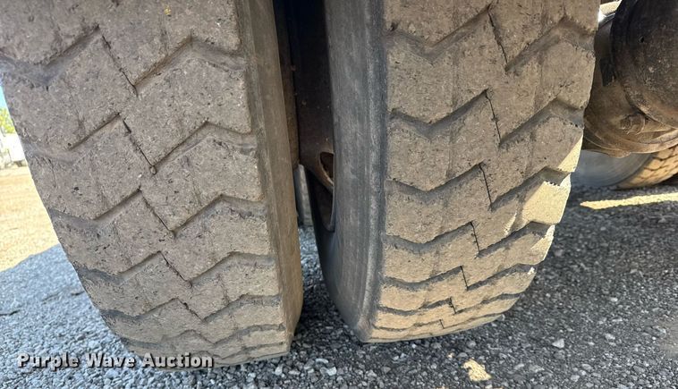 image for item EG5672 2016 Mack CHU semi truck