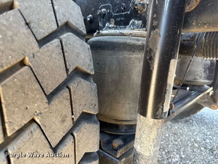 image for item EG5672 2016 Mack CHU semi truck