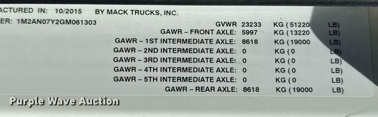image for item EG5672 2016 Mack CHU semi truck