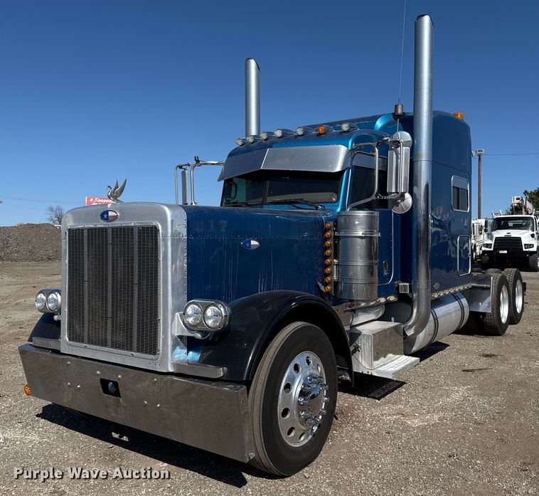 image for item EG5673 2007 Peterbilt 379 semi truck