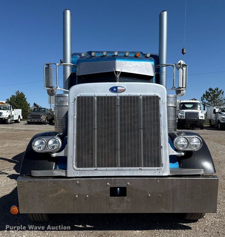 image for item EG5673 2007 Peterbilt 379 semi truck