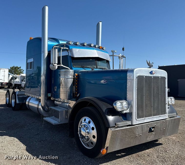 image for item EG5673 2007 Peterbilt 379 semi truck