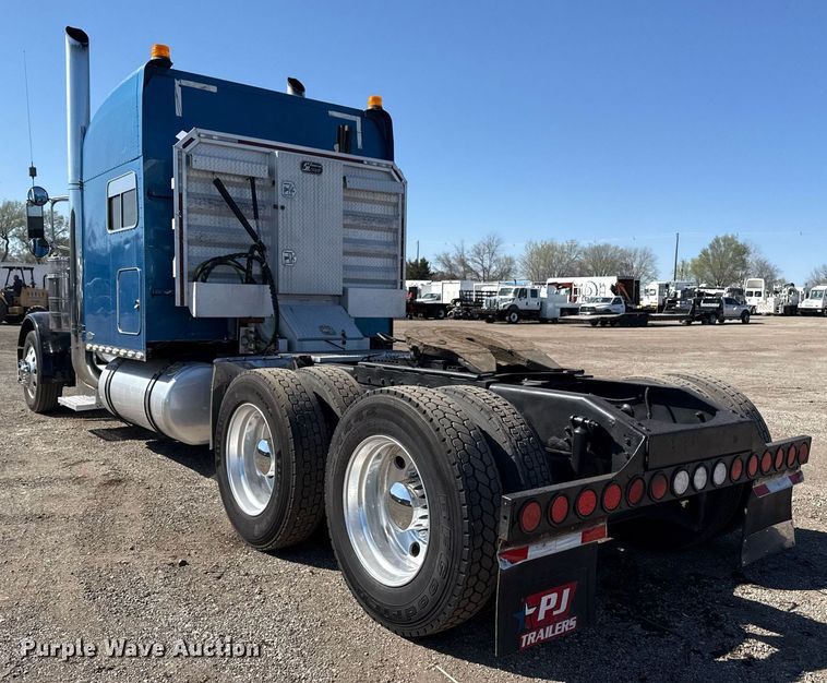 image for item EG5673 2007 Peterbilt 379 semi truck